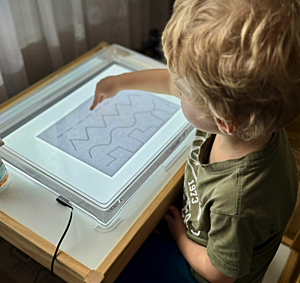 aktivity světelný panel - psaní linek