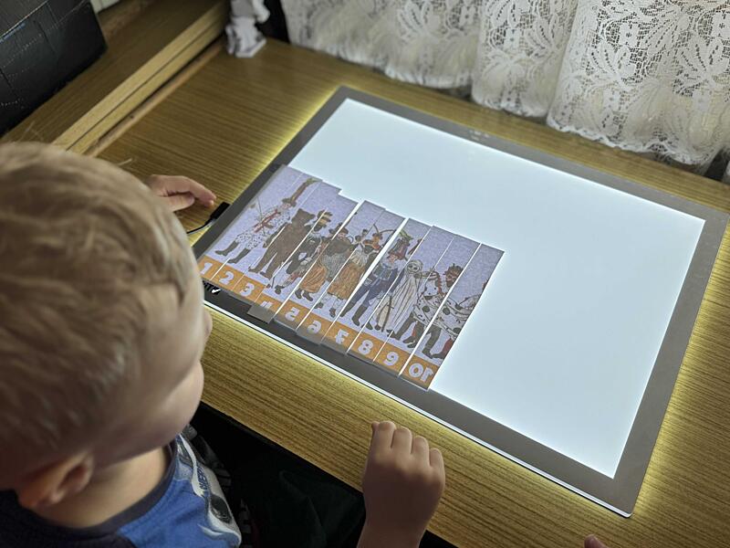 aktivity světelný panel - skládání pohádky