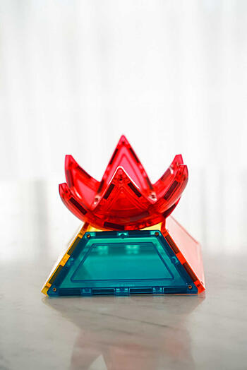 co postavit z&nbsp;magnetické stavebnice Kupola - jarní kytka