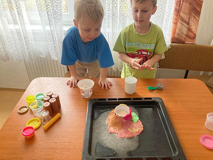 dinosauří aktivity - výbuch sopky