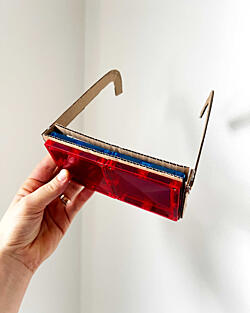 jak si hrát s&nbsp;magnetickou stavebnicí Connetix - brýle na&nbsp;míchání barev