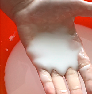 jak si vyrobit nenewtonovskou kapalinu oobleck