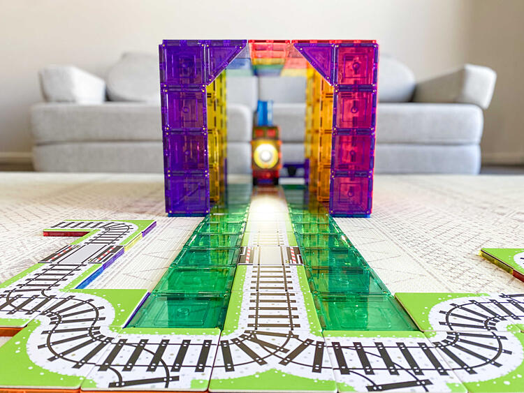 magnetické dlaždice Learn and Grow Toys jako doplněk ke hře