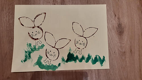 velikonoční tvoření - obtiskávání zajíčků