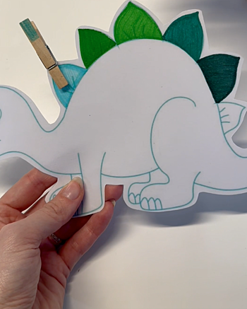 sensory play dinosauři - trénink barev